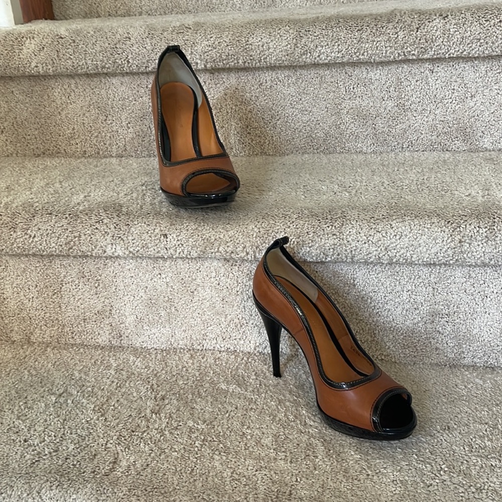 Dolce Gabbana Vero cuoio  Open Toe brown/ black color leather Heels. Size 39- 9” - Picture 4 of 16